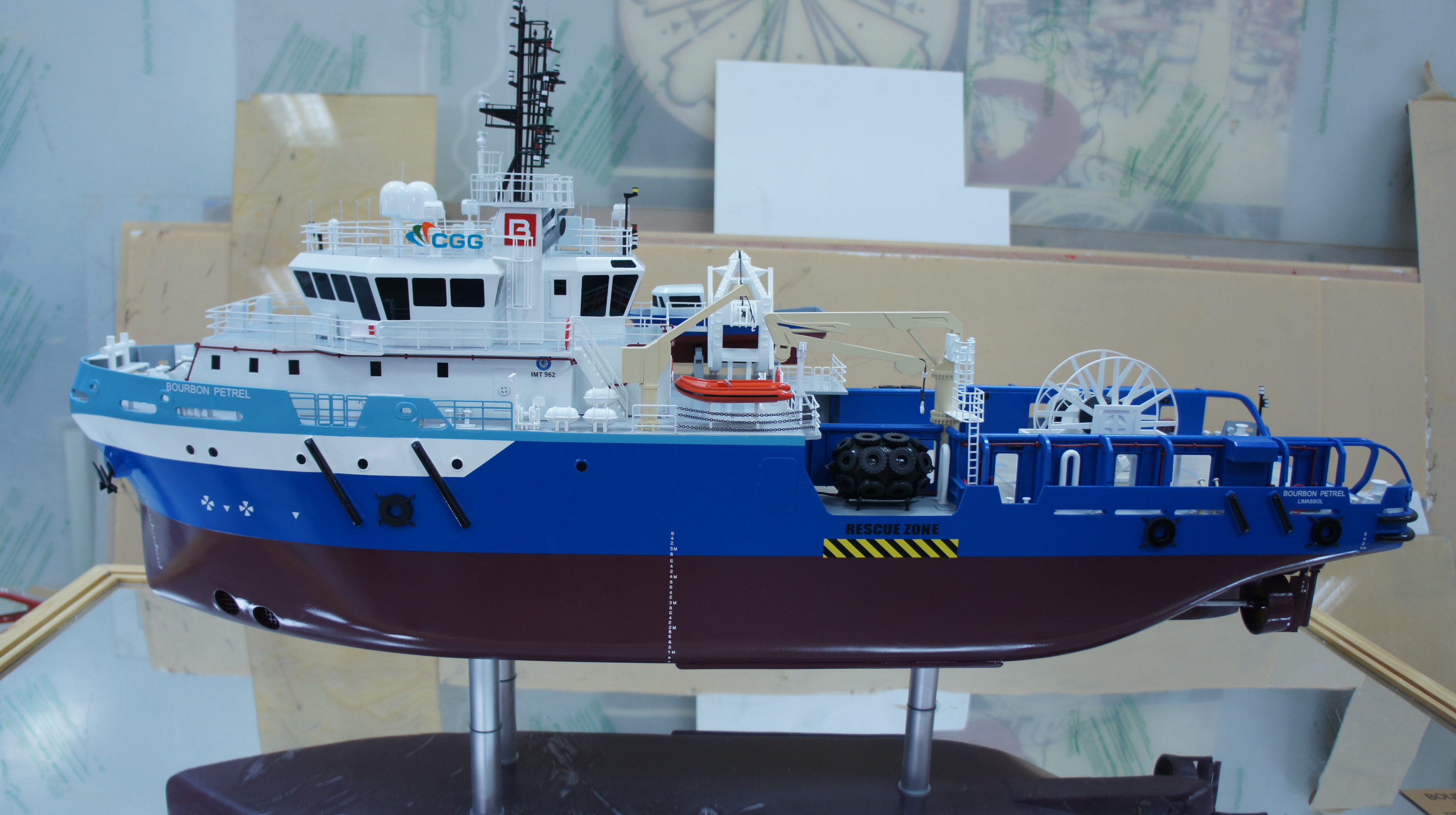 Scale model -  Ship - Bourbon Petrel