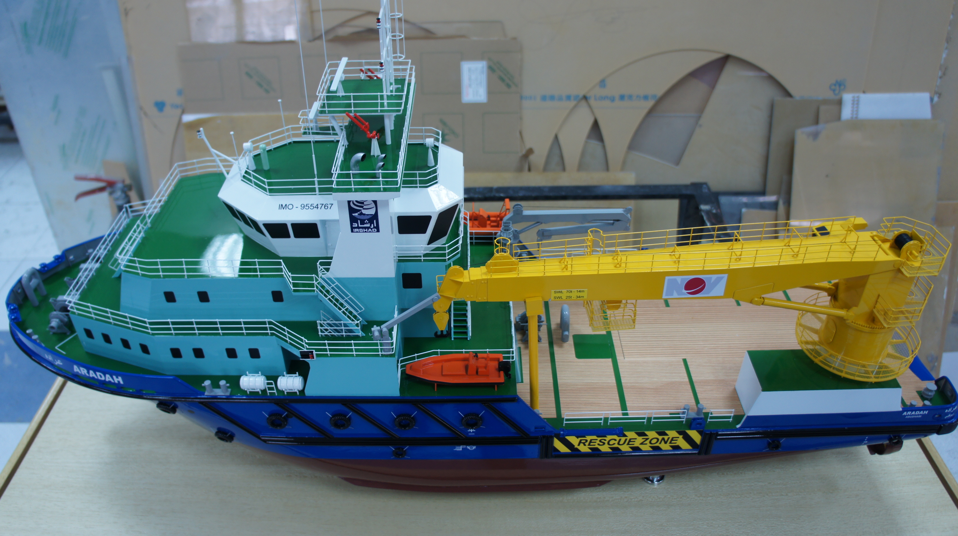 Scale model -  Ship - Crane boat