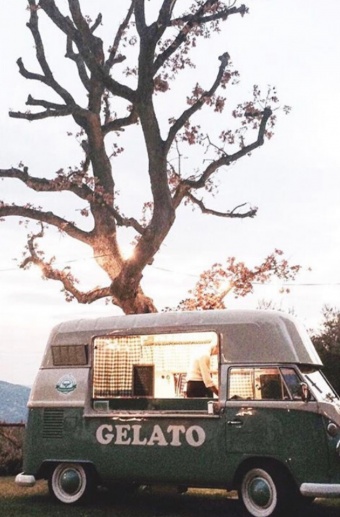 'THE ULTIMATE GUIDE TO PLANNING A BACKYARD WEDDING' Image #1